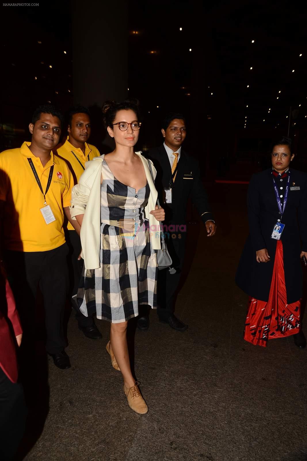 Kangana Ranaut reurns from London in Mumbai Airport on 2nd July 2015
