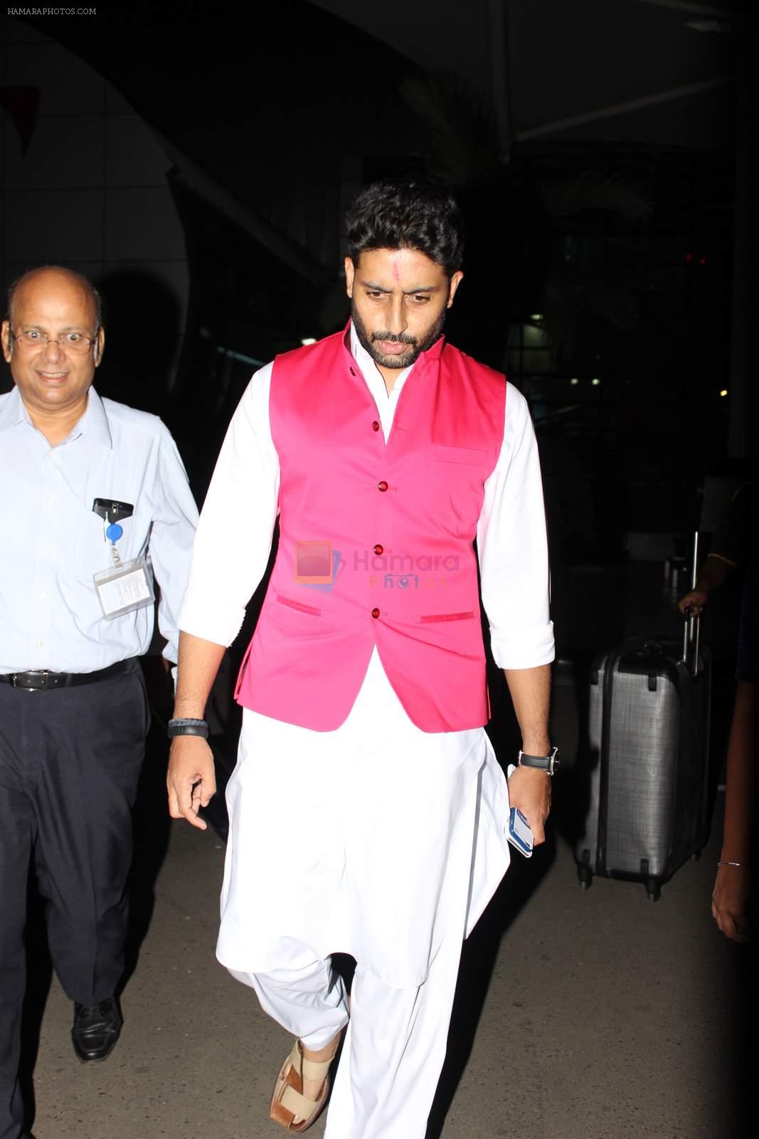 Abhishek Bachchan snapped at the airport on 3rd July 2015