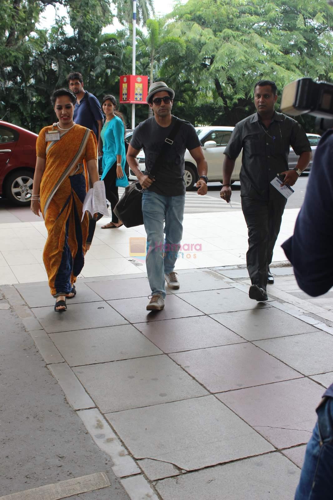Farhan Akhtar snapped at the airport on 3rd July 2015