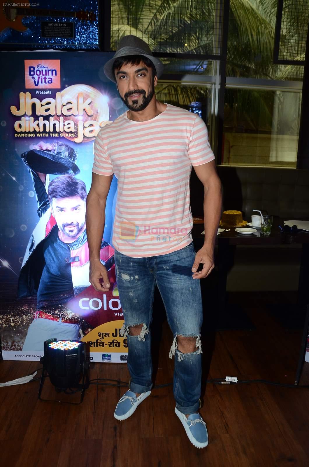 Aashish Chaudhary on the sets of Jhalak Dikhla Jaa 8 in Hard Rock Cafe on 3rd July 2015