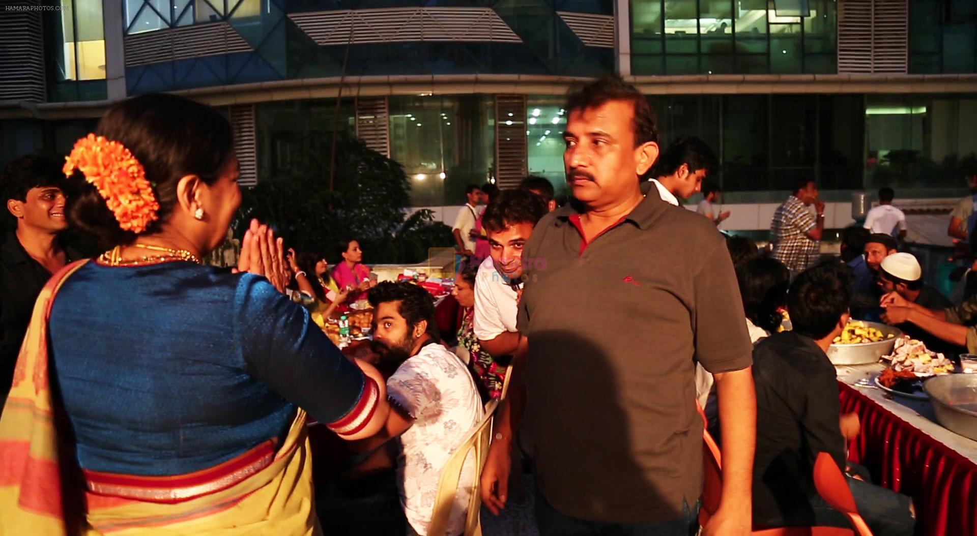 Director Jayant Gilatar & Shabana Azmi alongwith Crew members at Iftaar party during the shoot of Surani Pictures  _Chalk N Duster_.1