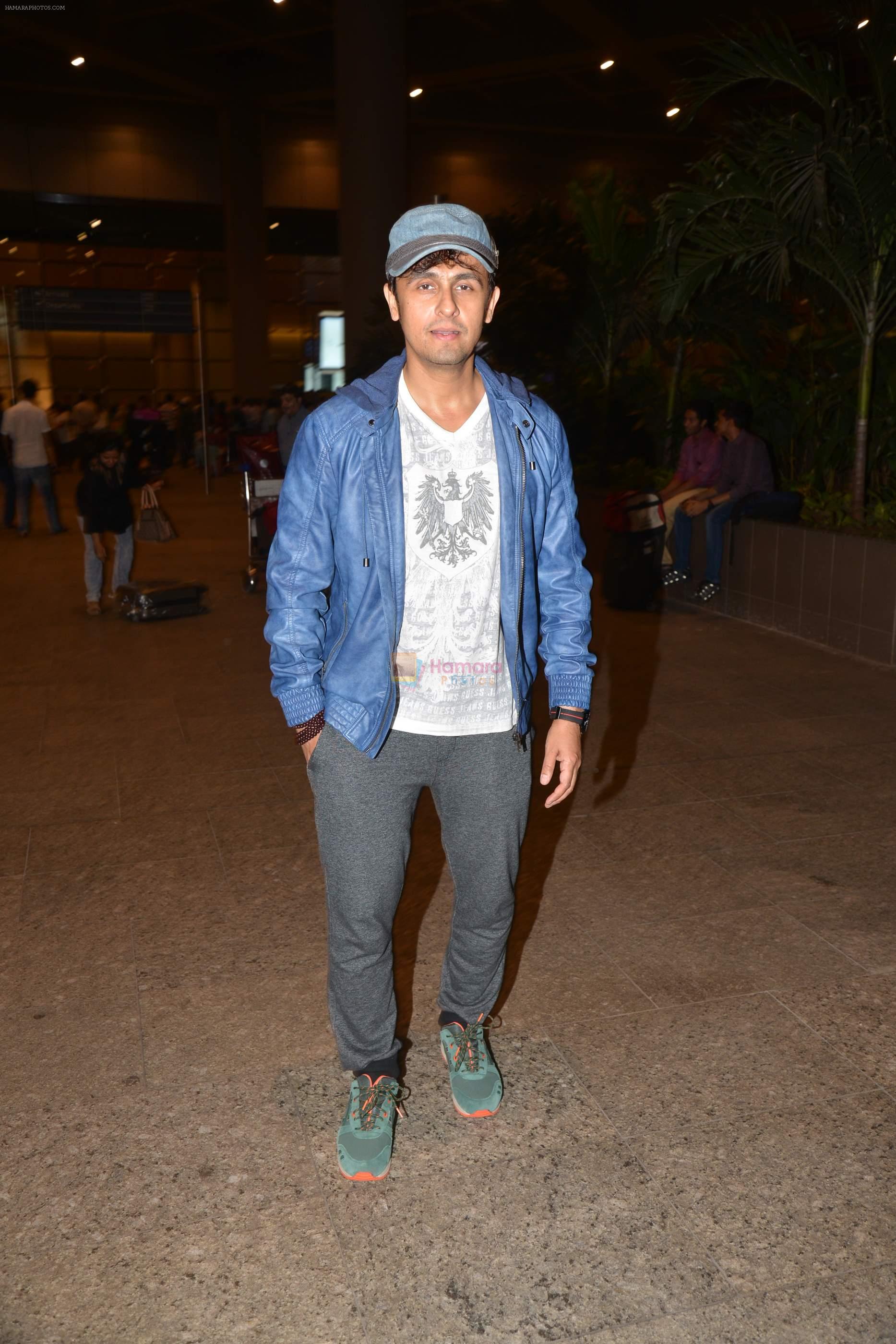 Sonu Nigam snapped at international airport in Mumbai on 5th July 2015