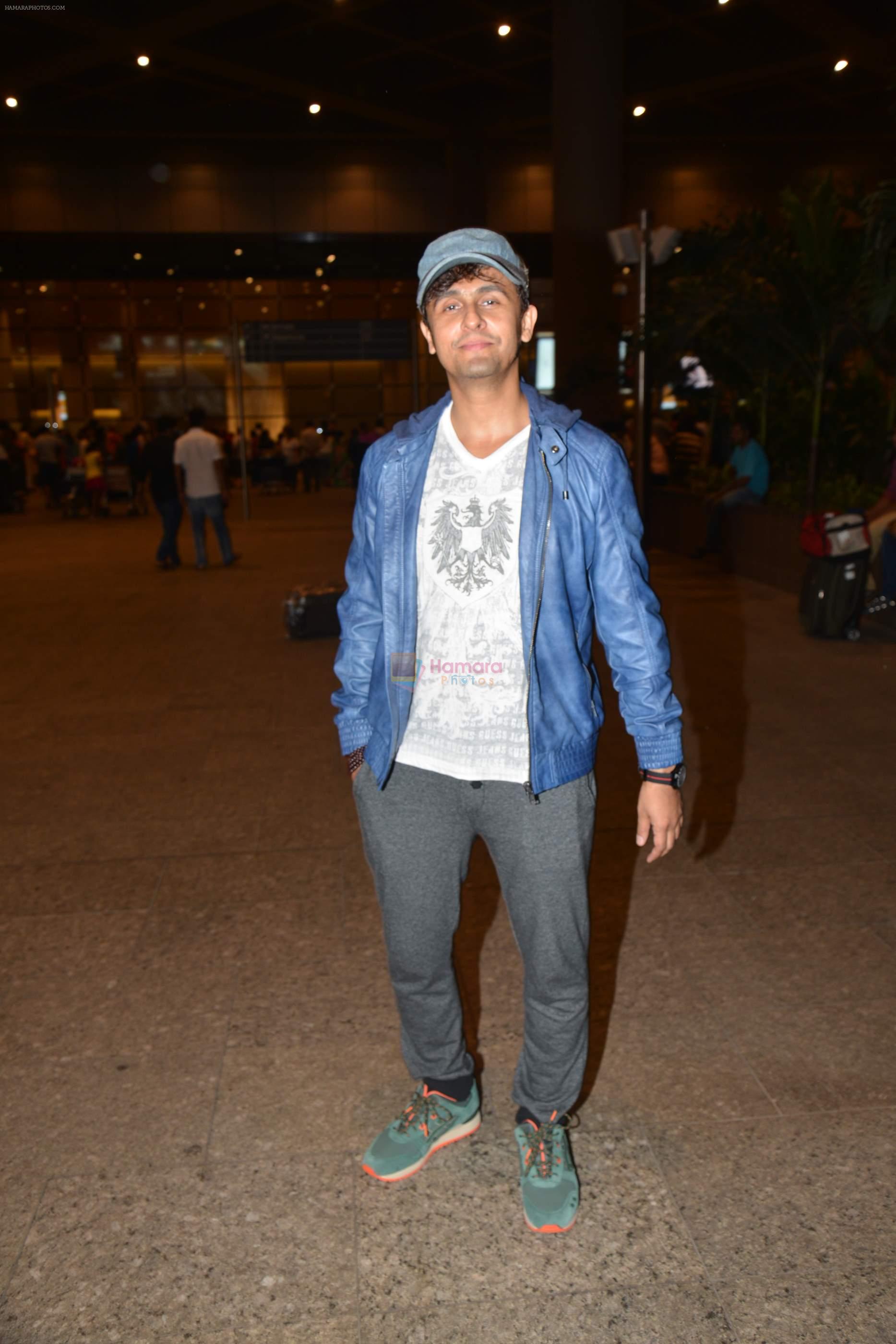 Sonu Nigam snapped at international airport in Mumbai on 5th July 2015
