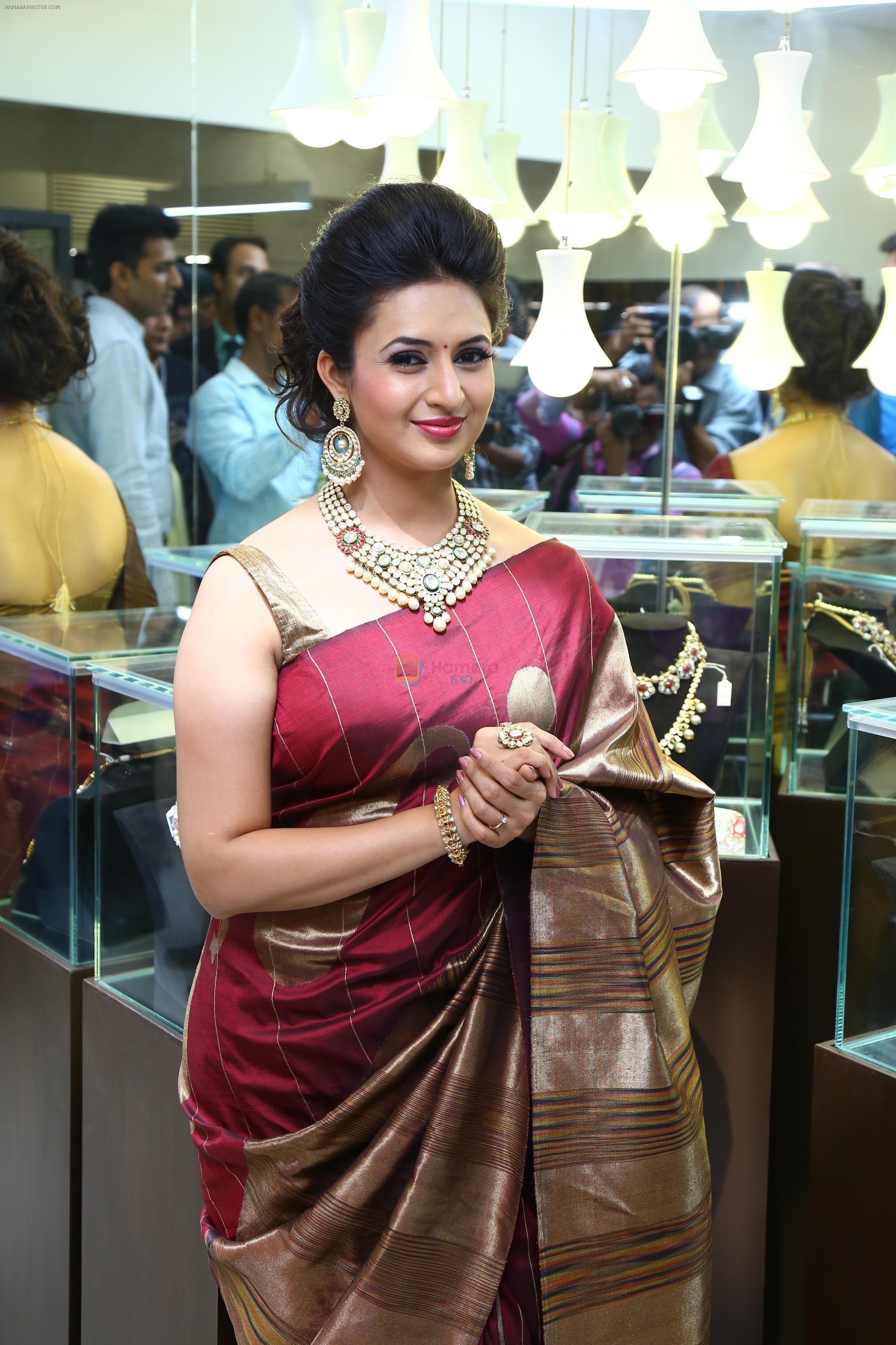 Divyanka Tripathi, brand ambassador, Bikaneri Jewels, at the Bikaneri Jewels Store Launch in Mumbai2