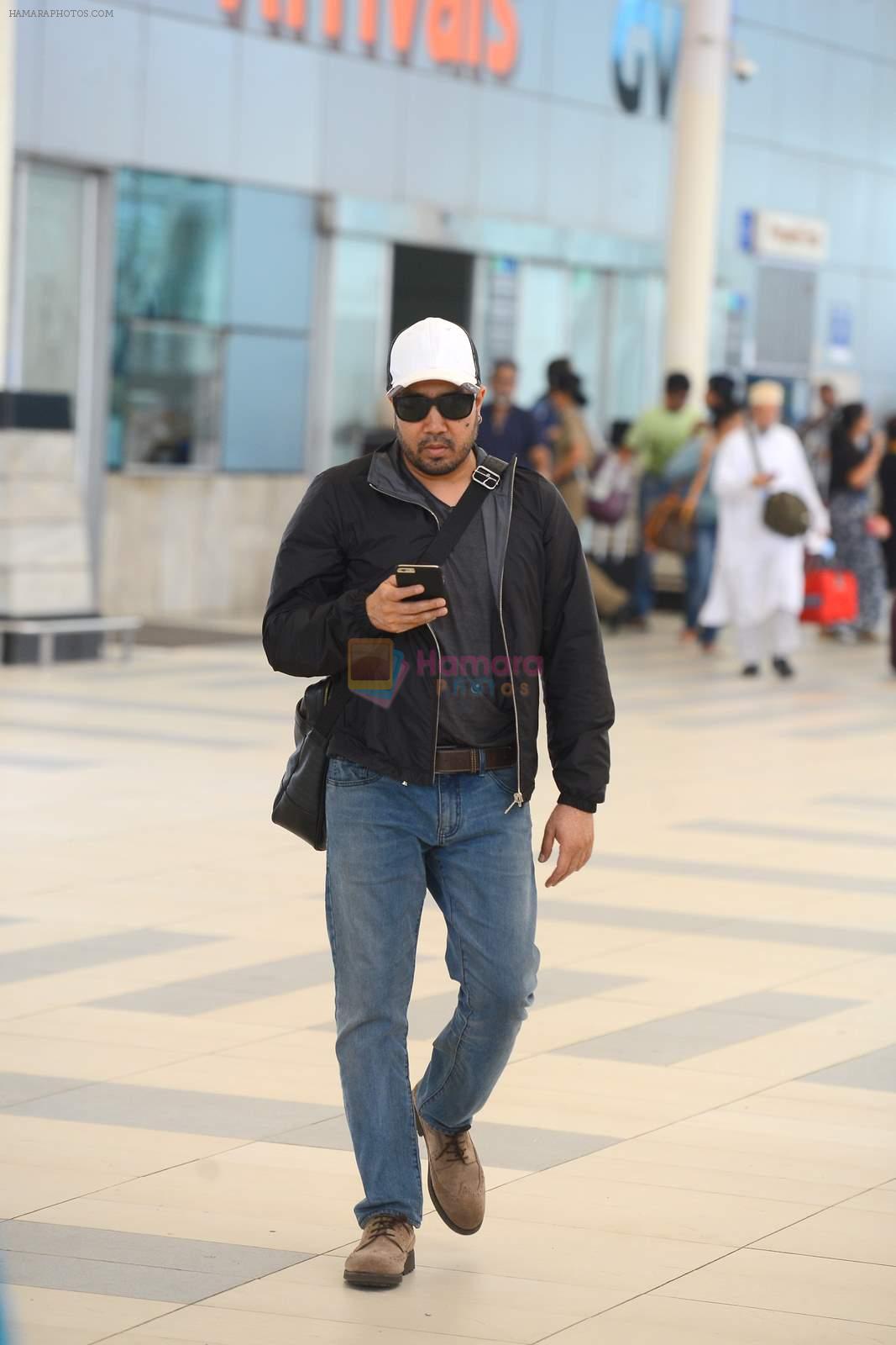 Mika Singh snapped at the airport on 12th July 2015