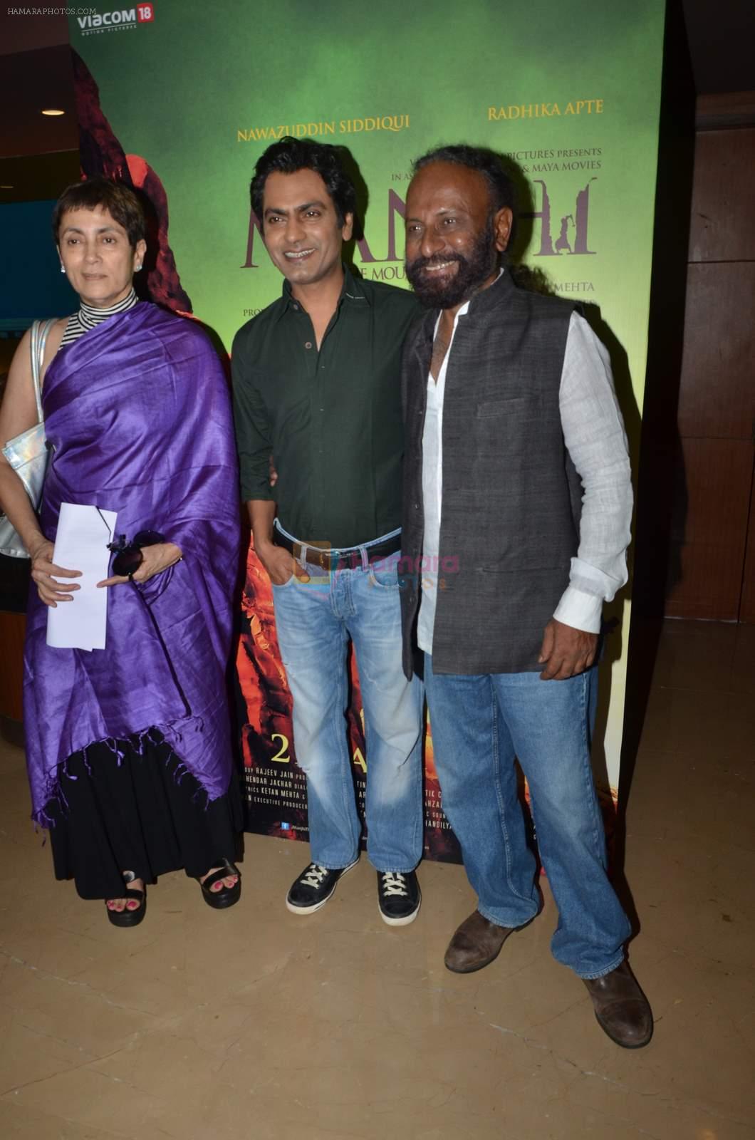 Nawazuddin Siddiqui, Ketan mehta, Deepa Sahi  at the screening of Ketan mehta's Manjhi on 13th July 2015