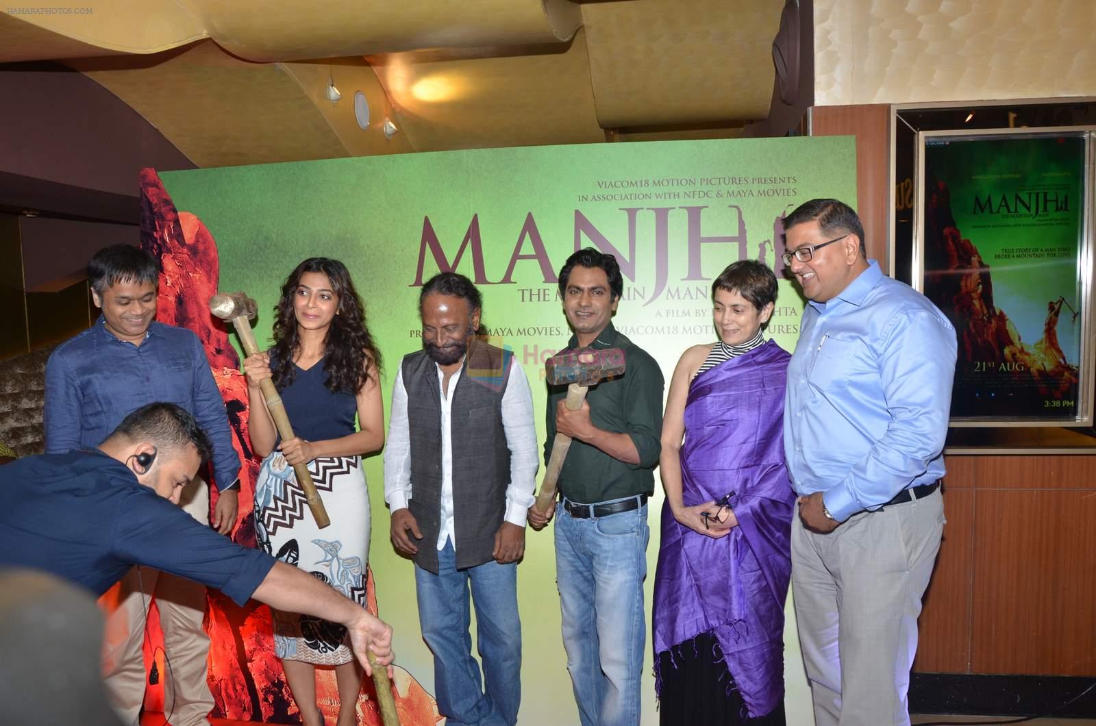 Nawazuddin Siddiqui, Radhika Apte, Deepa Sahi, Ketan mehta at the screening of Ketan mehta's Manjhi on 13th July 2015