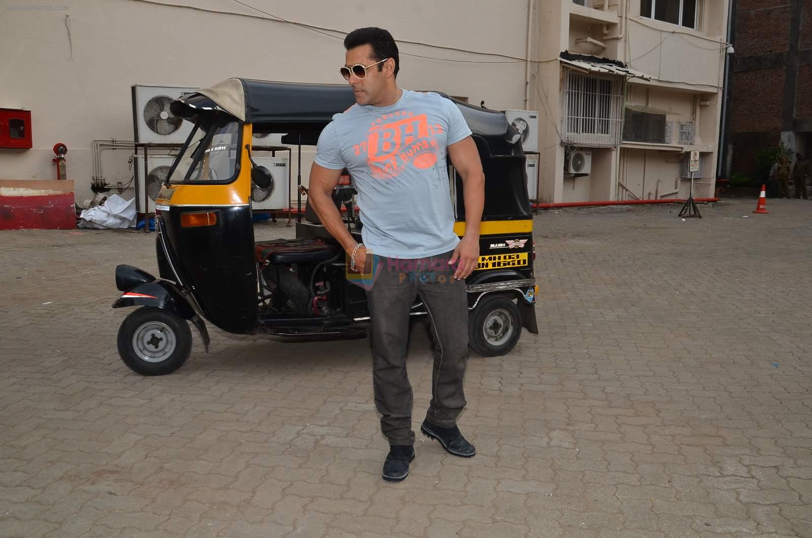 Salman Khan photo shoot in Bandra, Mumbai on 12th July 2015