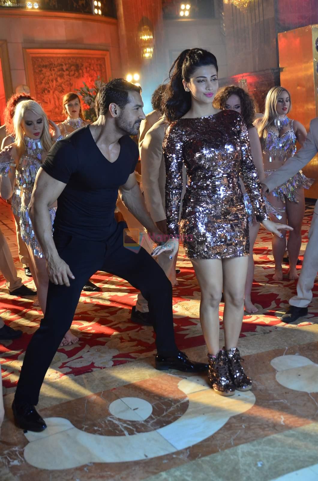 Shruti Haasan, John Abraham at Welcome Back song shoot in Aarey Milk Colony on 13th July 2015