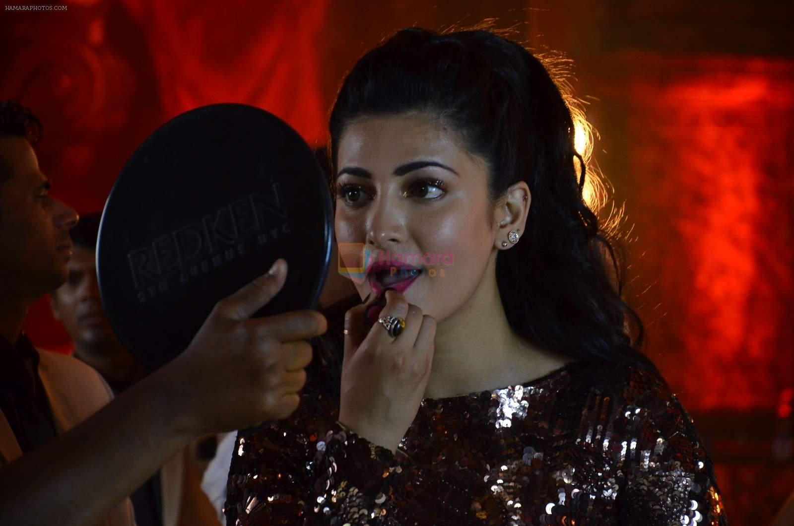 Shruti Haasan at Welcome Back song shoot in Aarey Milk Colony on 13th July 2015