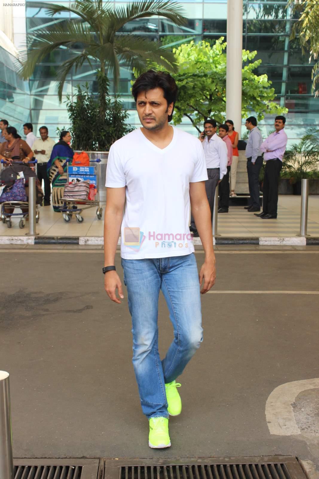 Riteish Deshmukh snapped at airport on 14th July 2015