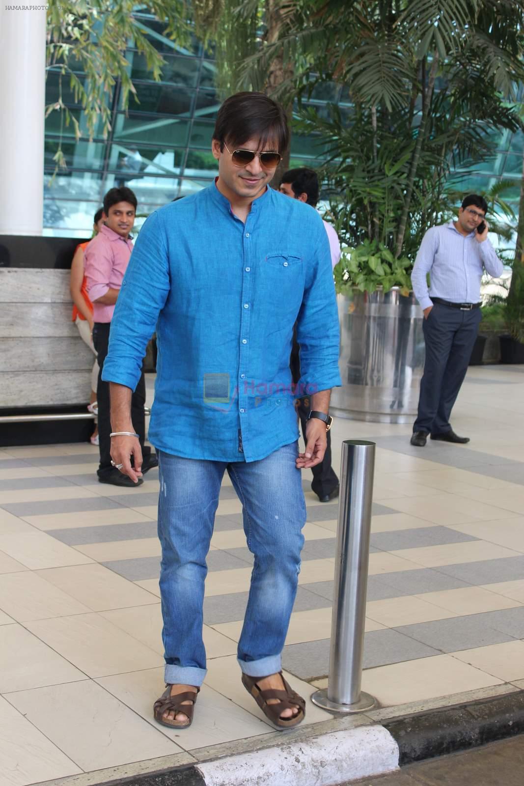 Vivek Oberoi snapped at airport on 14th July 2015
