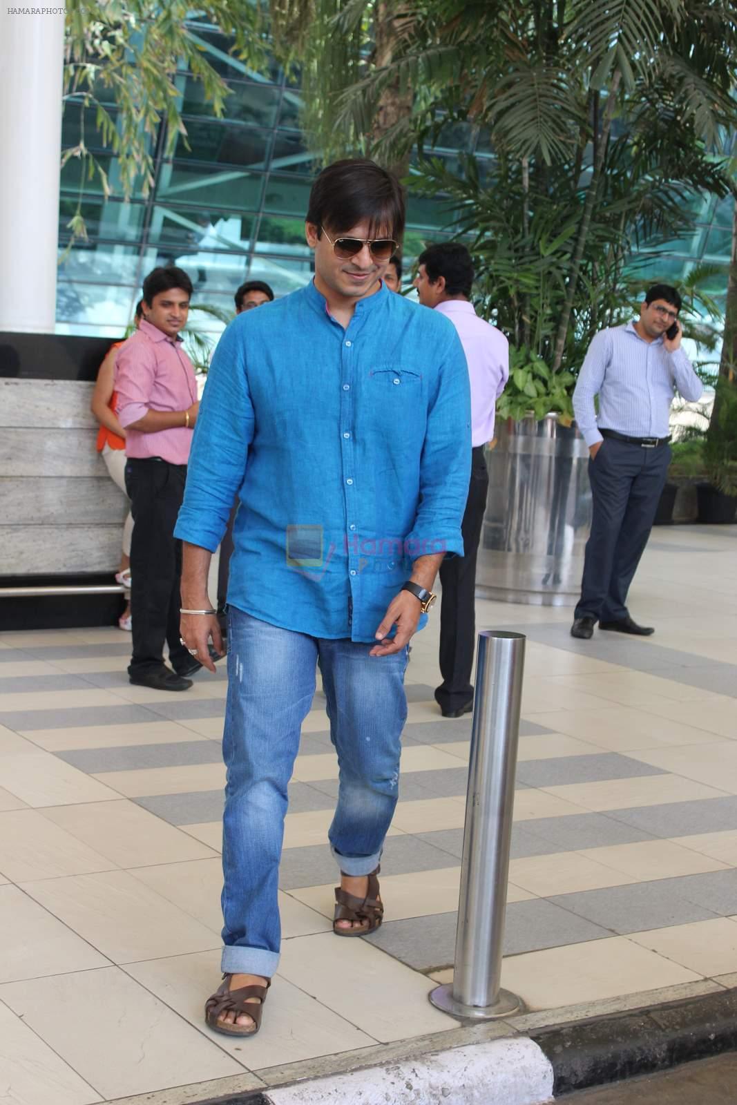 Vivek Oberoi snapped at airport on 14th July 2015