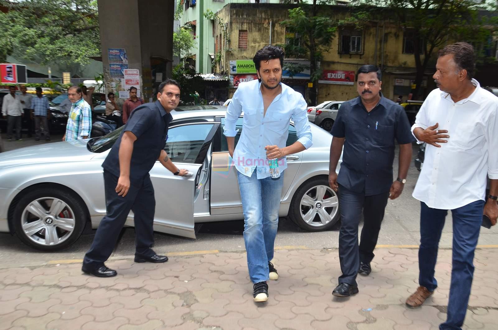 Riteish Deshmukh snapped in Lower Parel, Mumbai on 15th July 2015