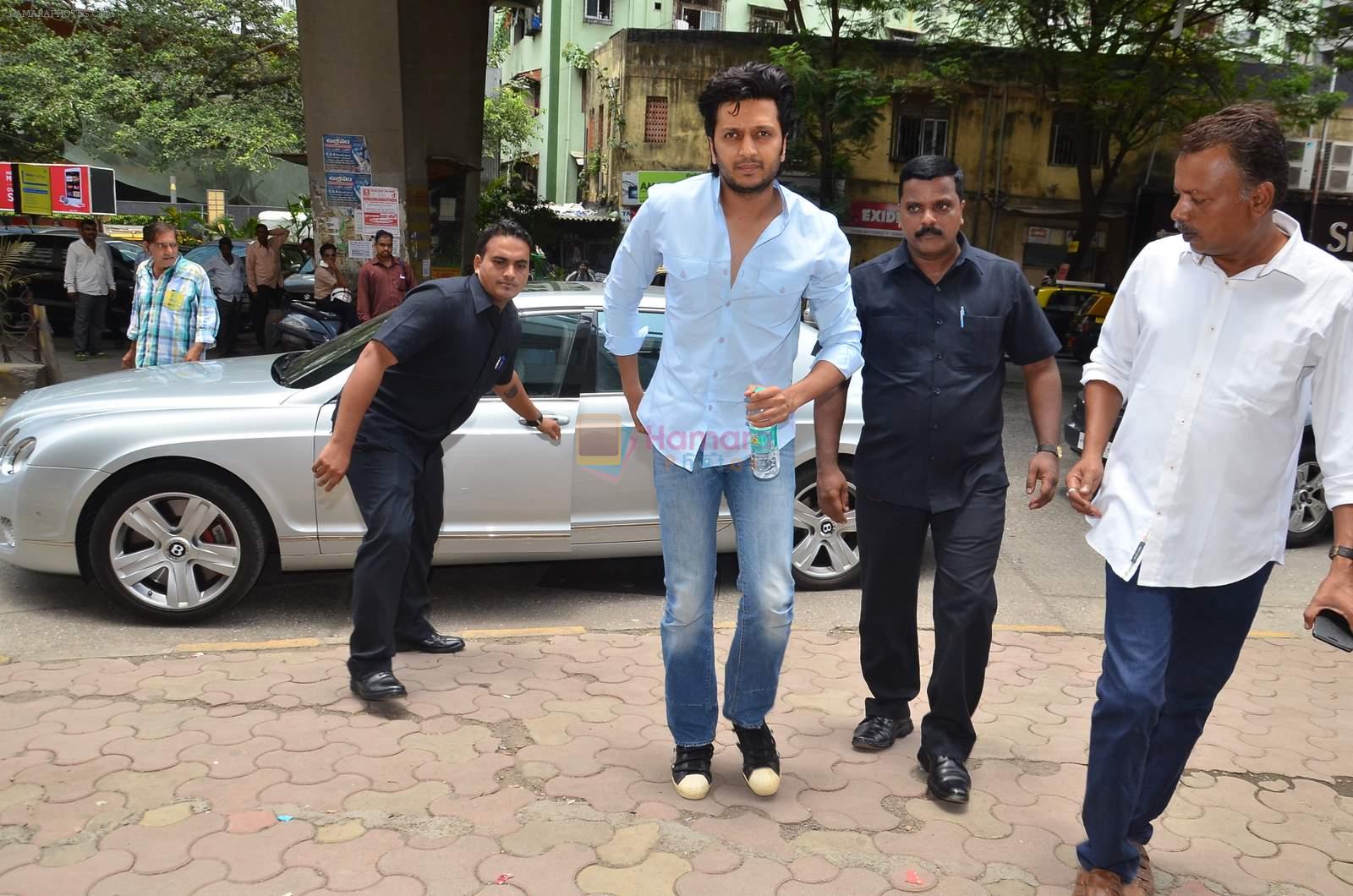 Riteish Deshmukh snapped in Lower Parel, Mumbai on 15th July 2015