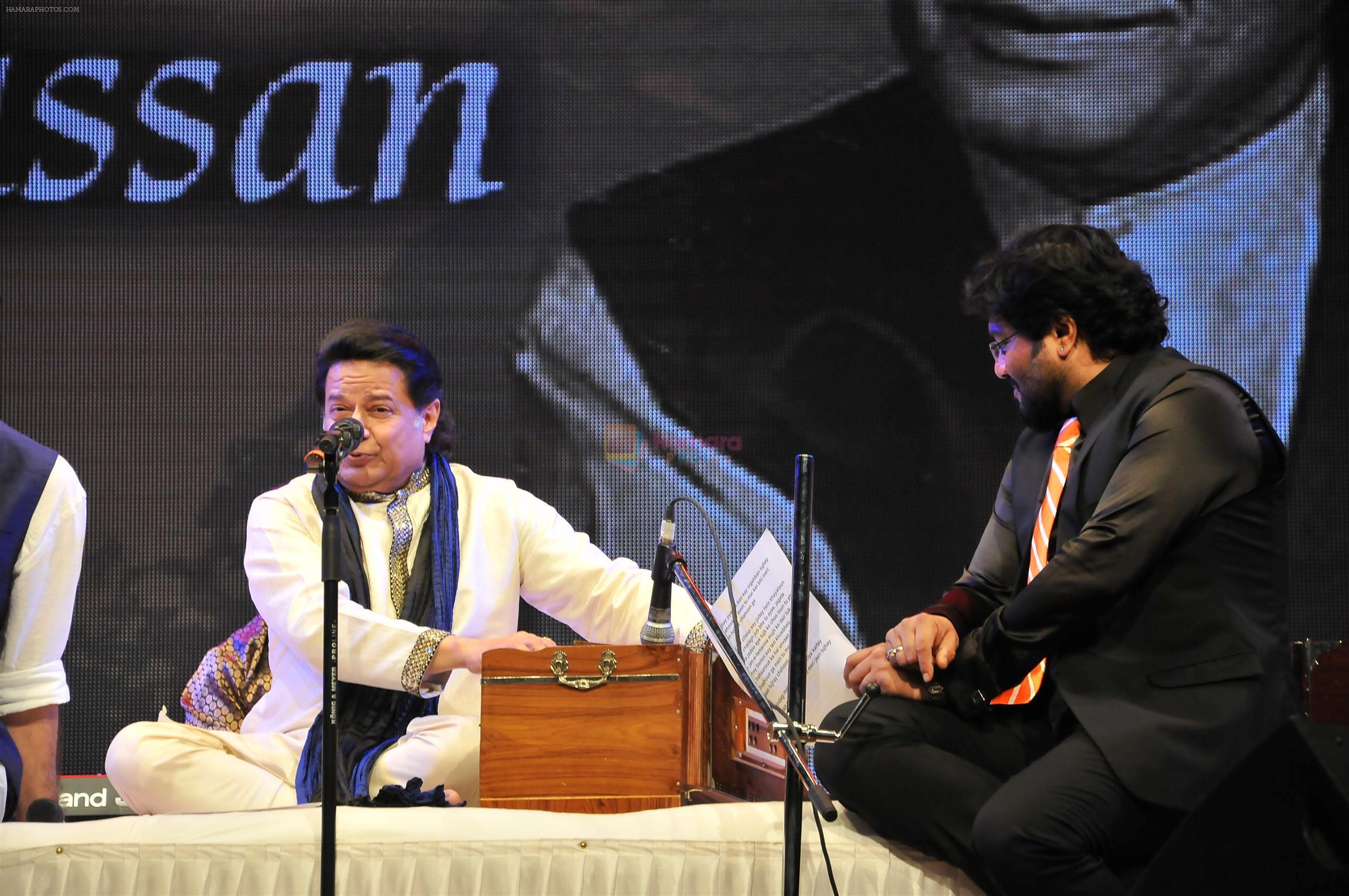 Anup Jalota, babul Supriyo at the Tribute to Jagjit Singh with musical concert Rehmatein in Mumbai on 18th July 2015