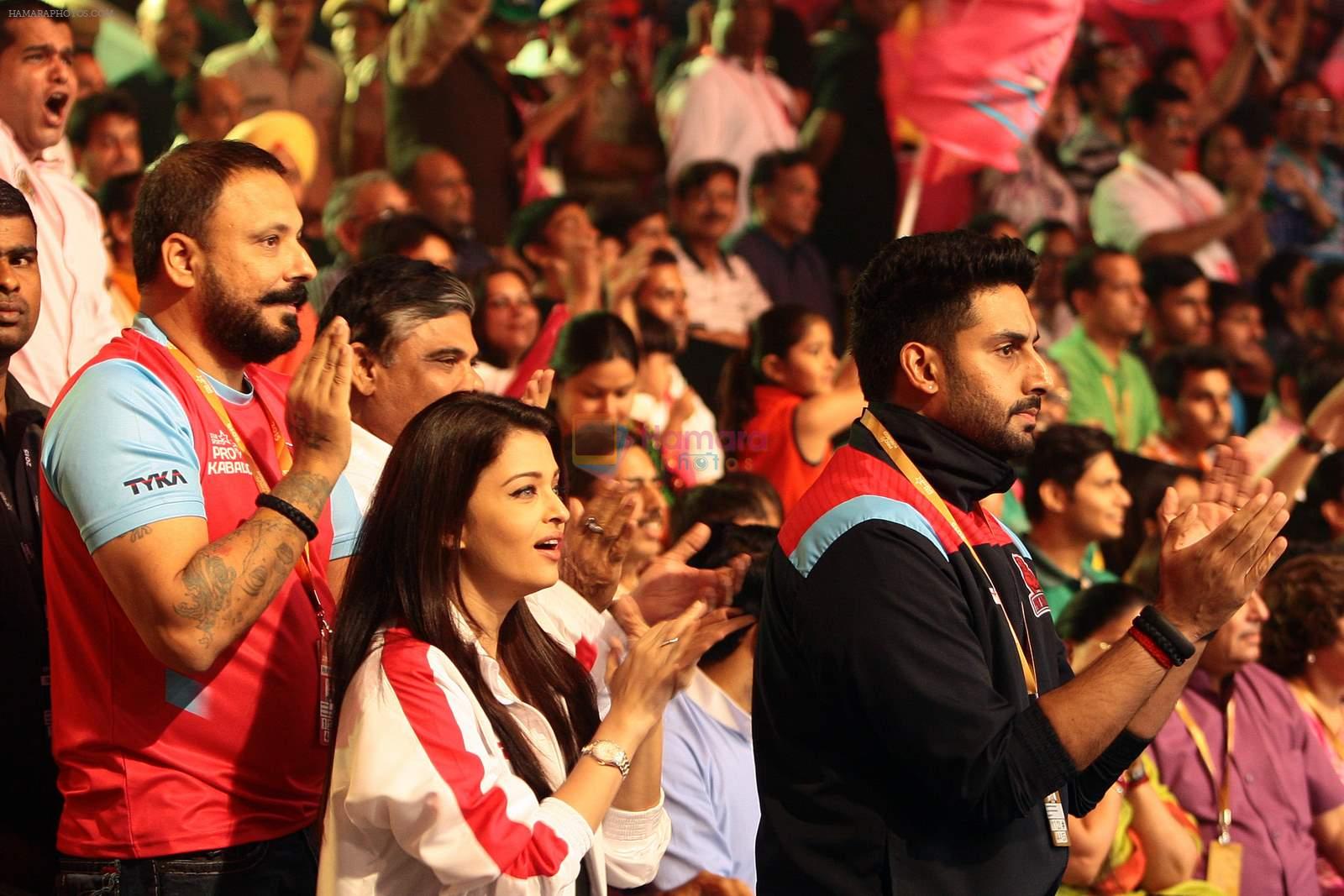 Abhishek and Aishwarya Rai Bachchan cheer on the Pink Panthers