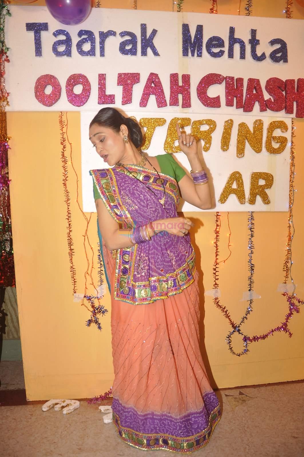 Disha Vakani at taarak mehta ka ooltah chashmah celebrates 8 years in Kandivli on 27th July 2015