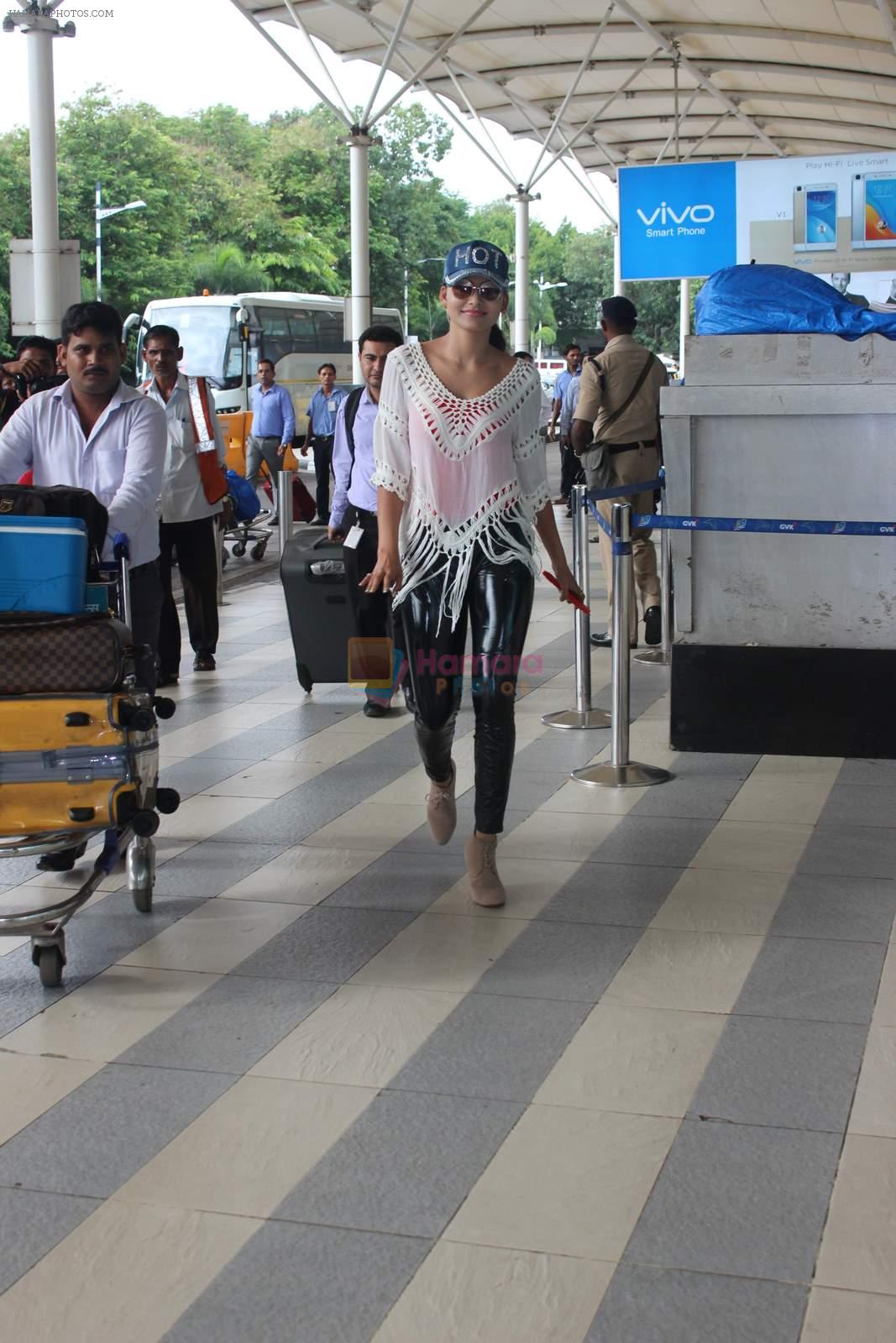 Urvashi rautela snapped at airport on 30th July 2015