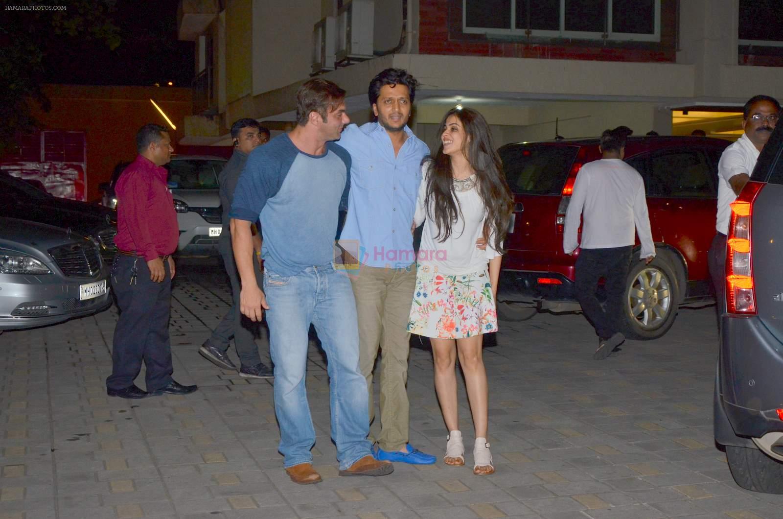 Sohail Khan, Riteish Deshmukh, Genelia D Souza at Arpita's birthday bash at Salman's residence on 31st July 2015