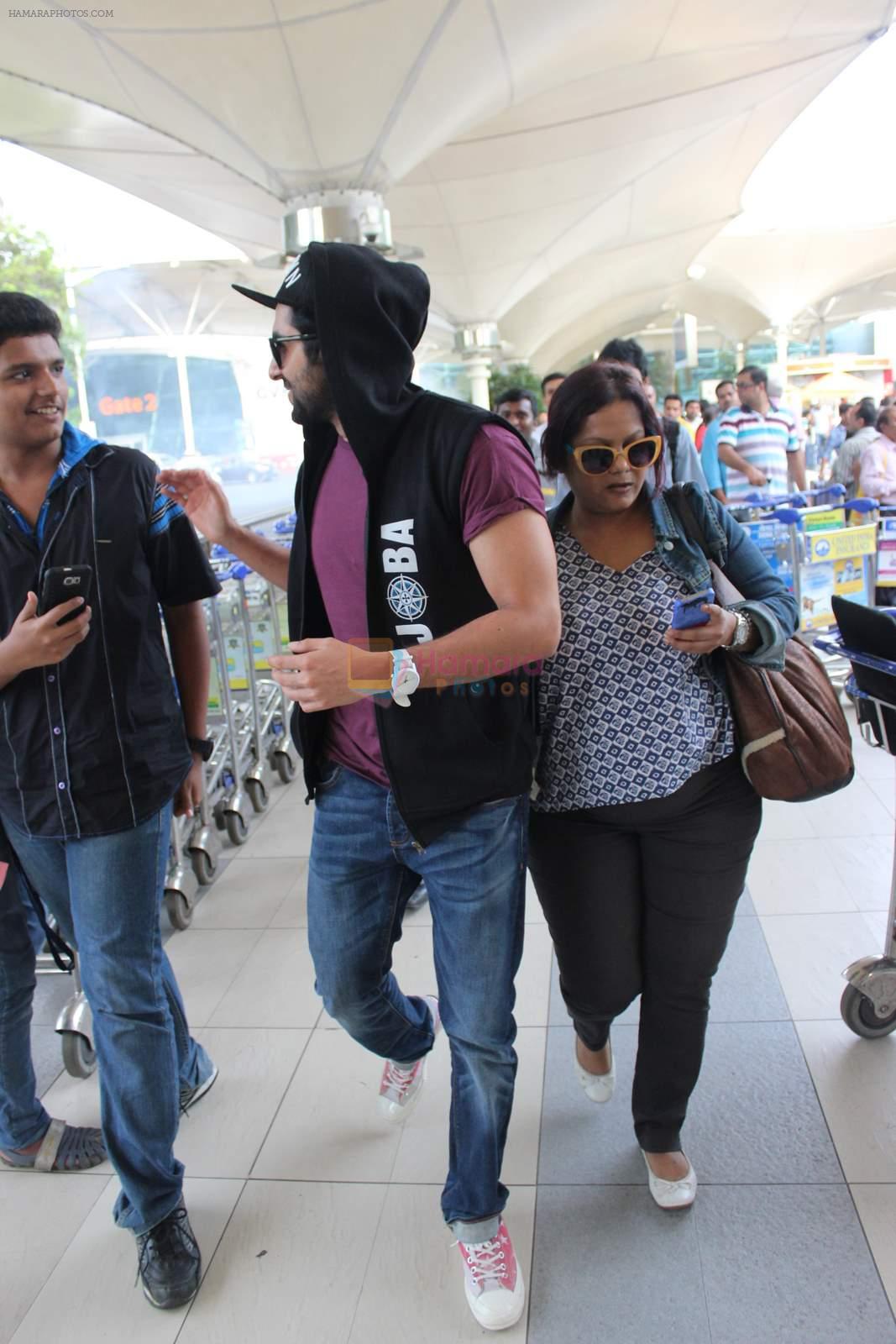 Ayushmann Khurrana snapped at the airport on 1st Aug 2015