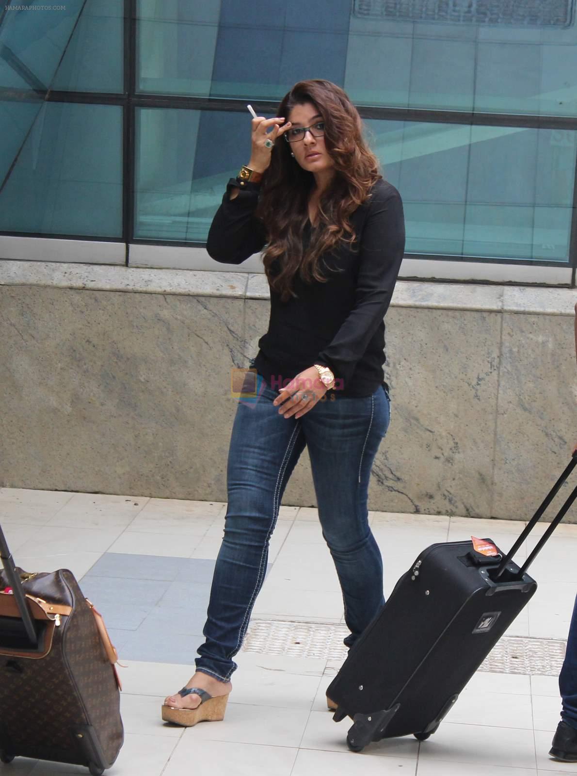 Raveena Tandon snapped at Mumbai airport on 3rd Aug 2015