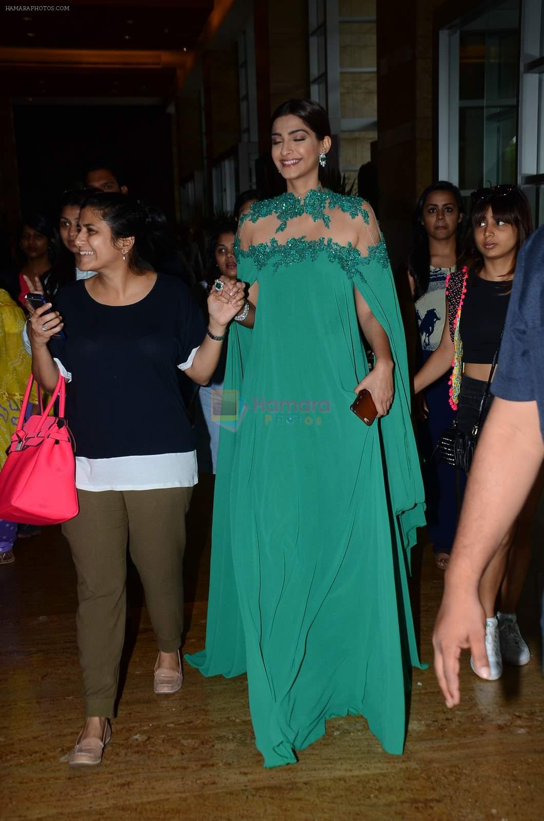 Sonam Kapoor on Day 1 at IIJW 2015 on 3rd Aug 2015