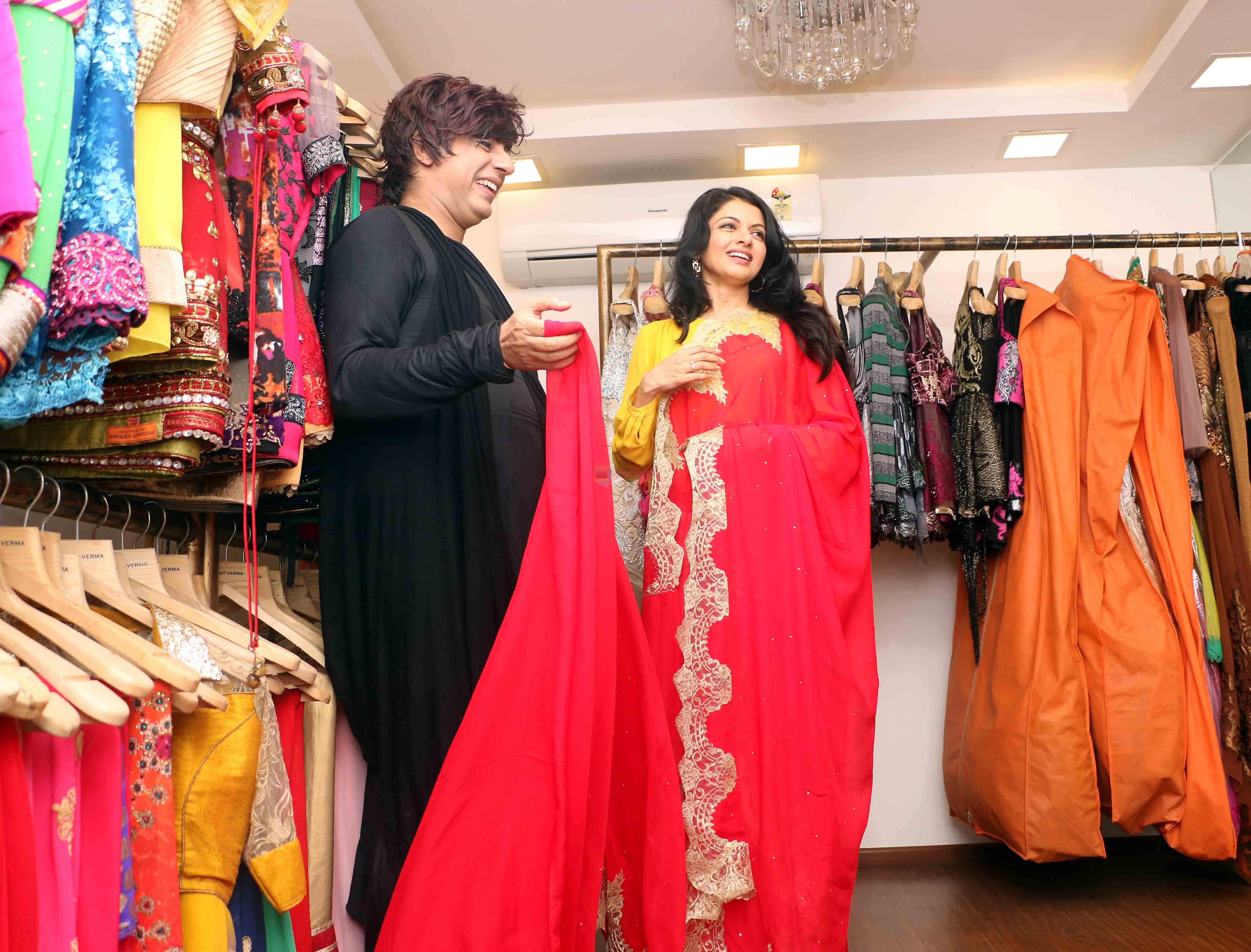 Bhagyashree Praises Rohit Verma's Collections