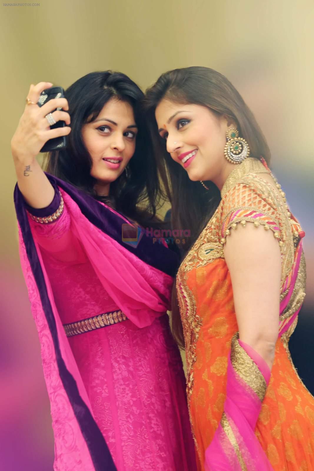 Anjana Sukhani & Aarti Chhabria at luv israni Reception