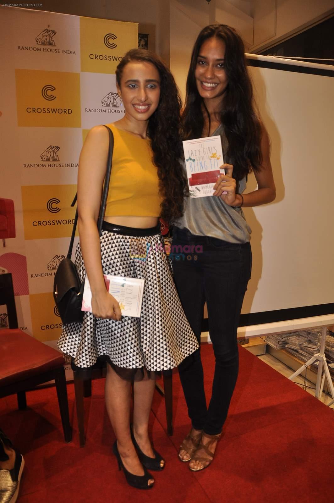 Lisa Haydon at Namrata Purohit's The Lazy Girl's Guide to Being Fit book Launch in crossword Kemps Corner on 5th Aug 2015