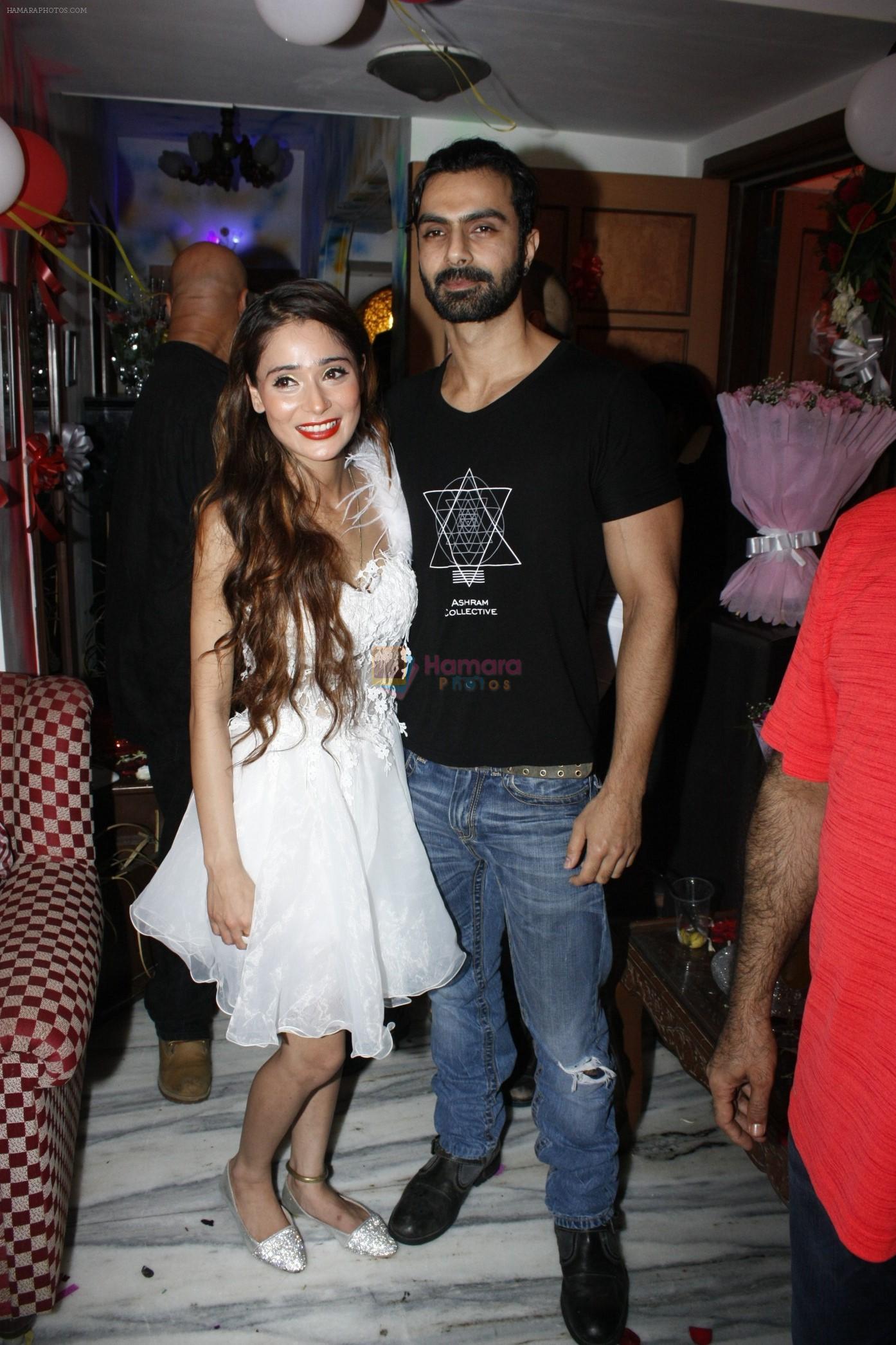 Ashmit Patel at Sara Khan Birthday Party in Mumbai on 6th Aug 2015