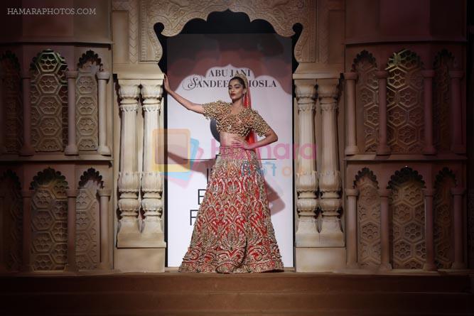 Sonam kapoor walks for abu jani sandeep khosla show in delhi on 7th Aug 2015