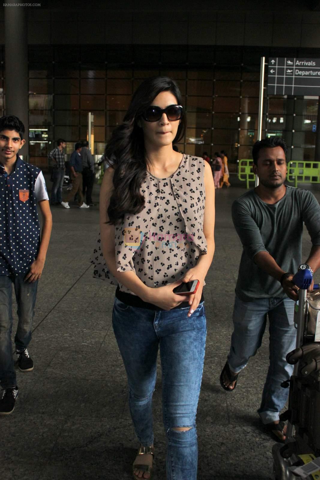 Kriti Sanon snapped at international airport on 8th Aug 2015