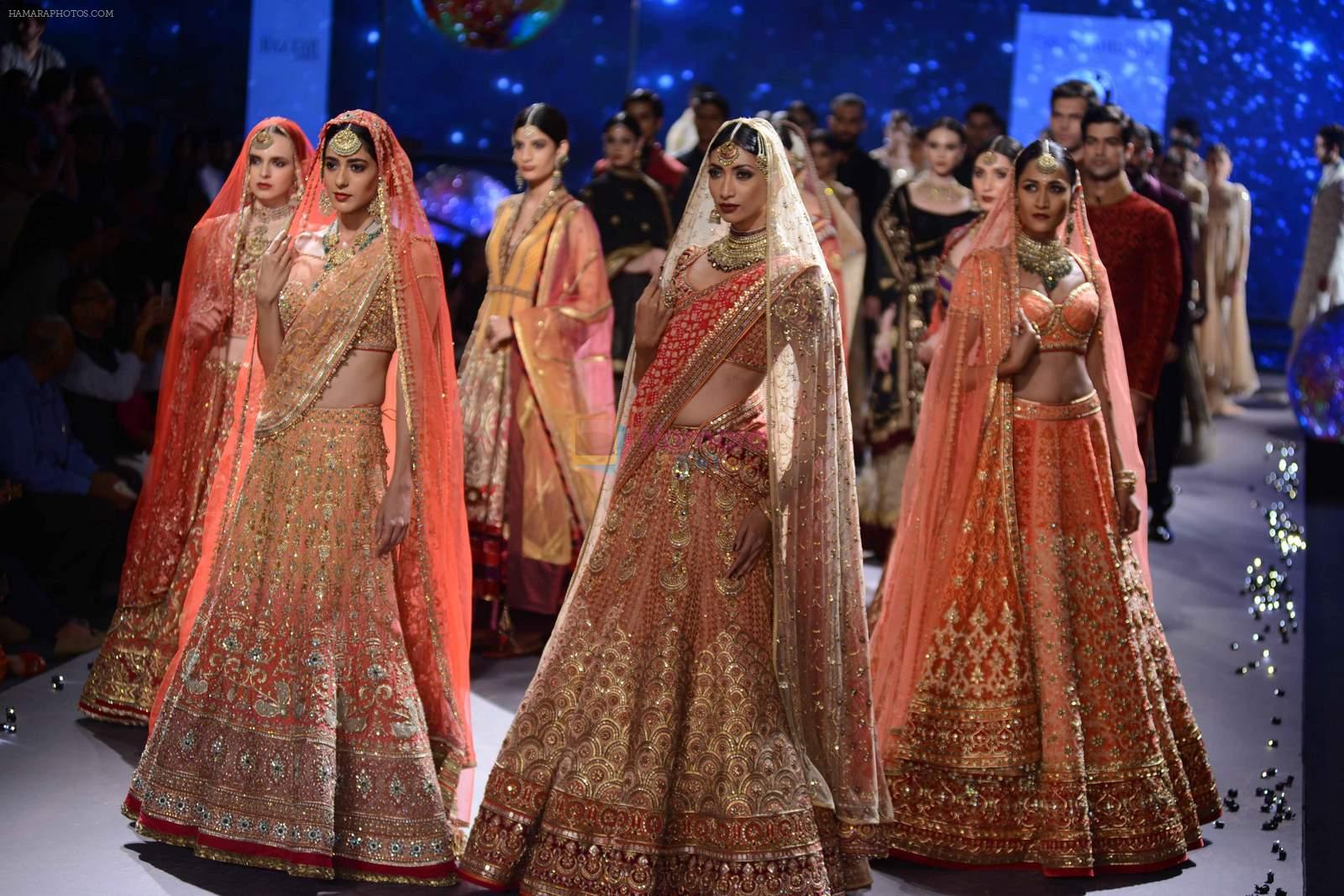 Model walks for Tarun Tahiliani Show at India Bridal Week on 8th Aug 2015