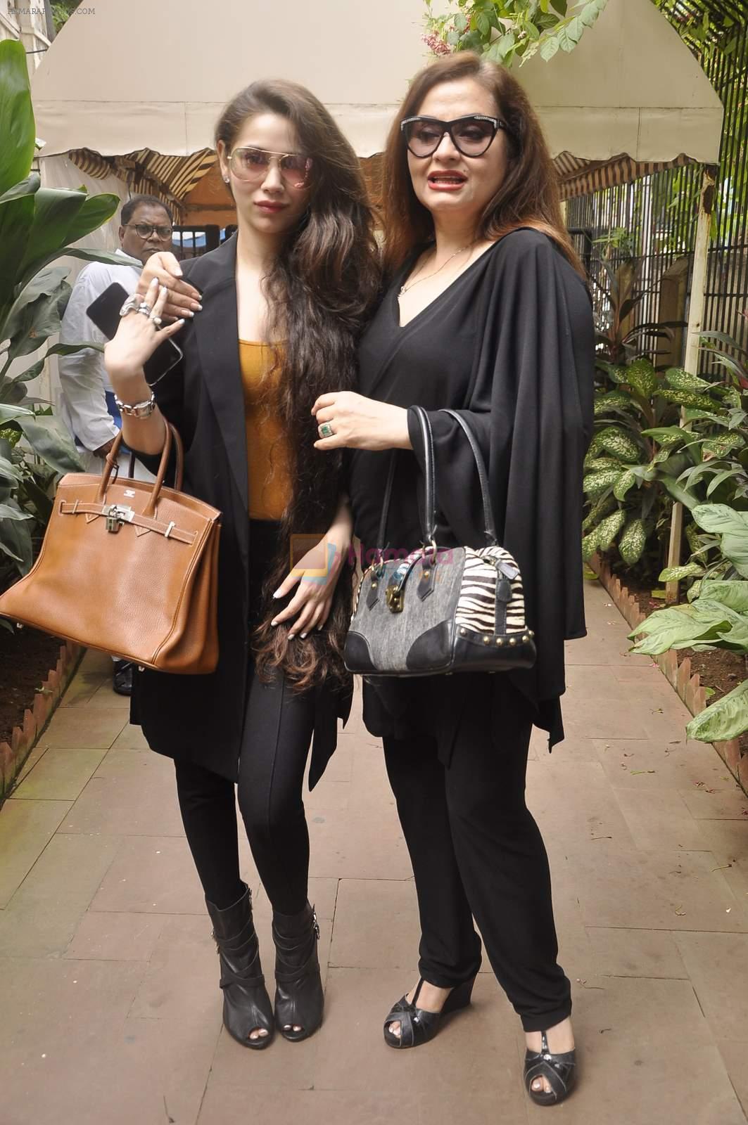 Salma Agha press meet with daughter Sasha Agha in Mumbai on 9th Aug 2015