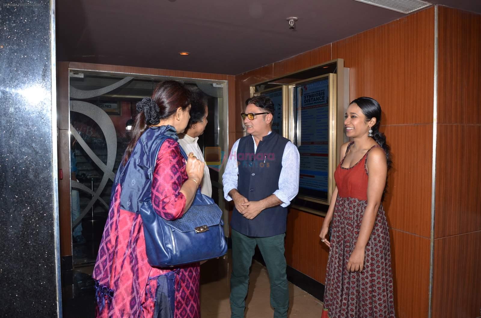Vinay Pathak, Tannishtha Chatterjee, Kavita Krishnamurthy, L. Subramaniam at Gour Hari Dastaan book launch in Mumbai  on 10th Aug 2015