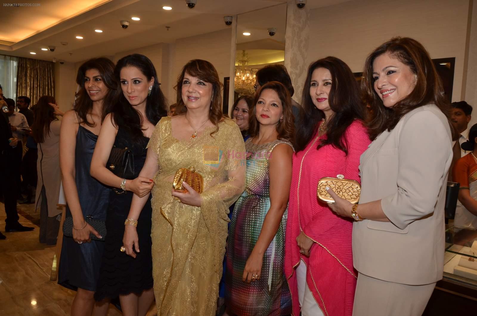 Zarine Khan, Poonam Dhillon at Farah Khan Ali's new collection launch with Tanishq in Andheri, Mumbai on 13th Aug 2015