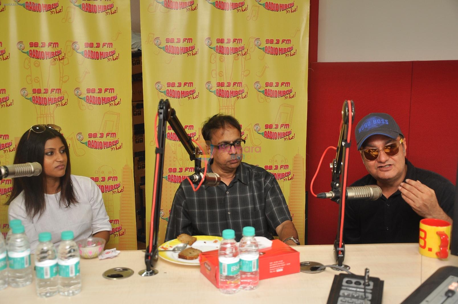 Konkana sen, Vinay Pathak and Anant Mahadevan at Radio Mirchi studio for promotion of their film Gour Hari Dastaan on 13th Aug 2015