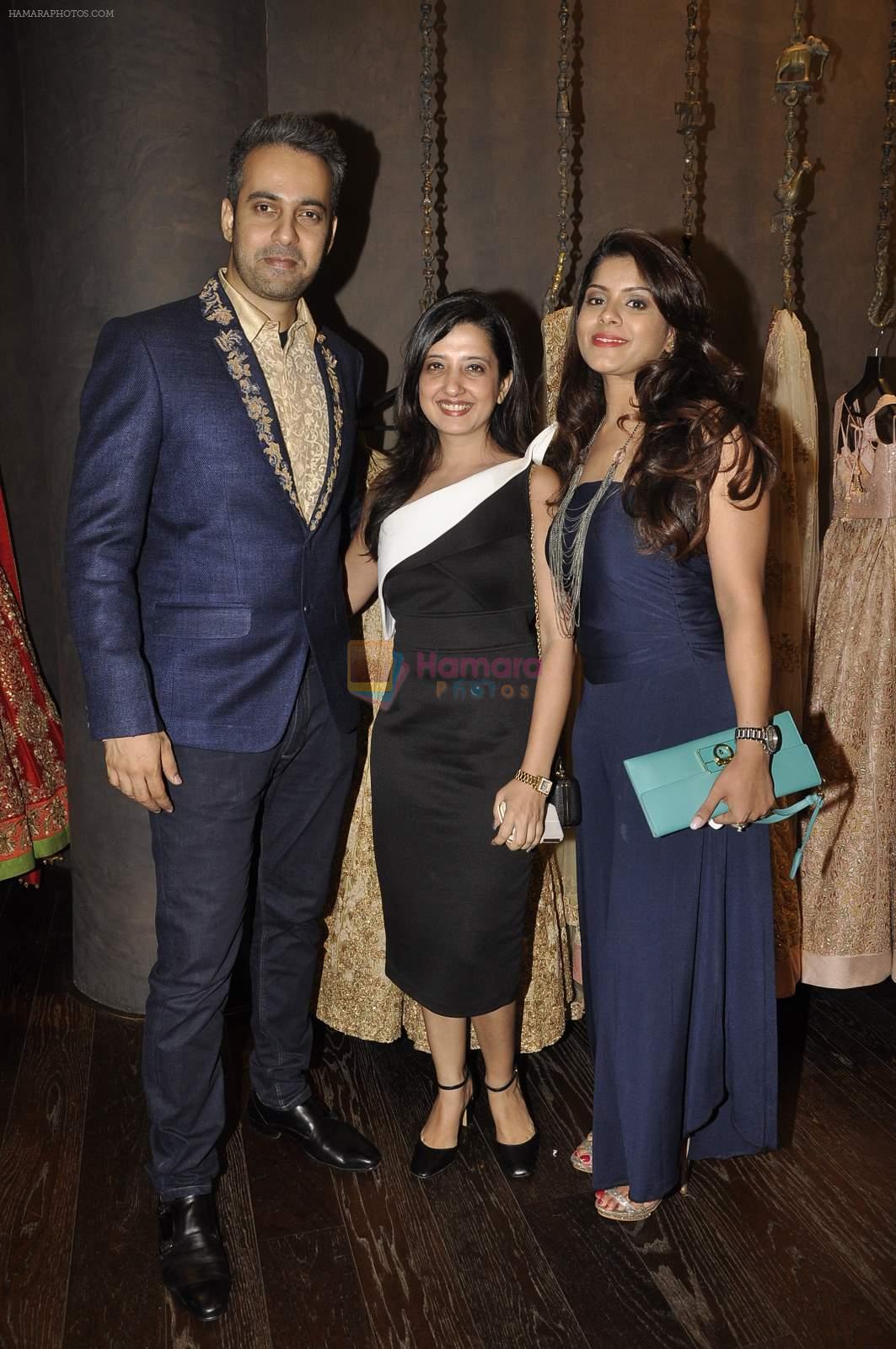 Amy Billimoria at Shyamal Bhumika's new wedding line launch in Kemp's Corner on 13th Aug 2015