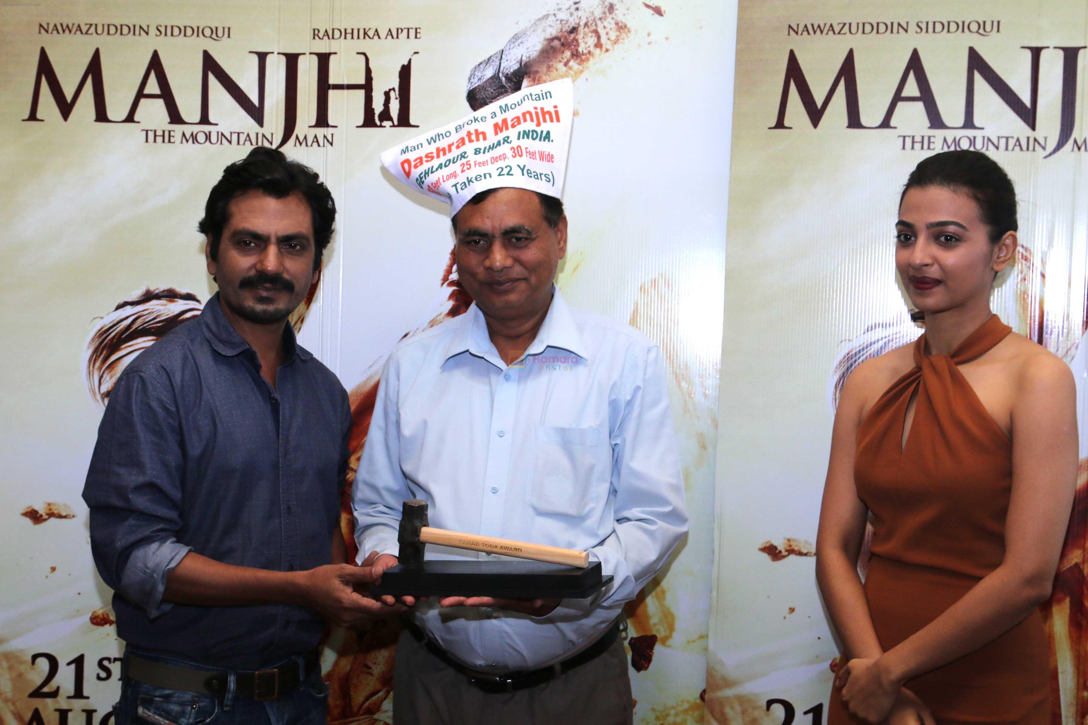 Nawazuddin Siddiqui, Radhika Apte at the promotion of movie Manjhi on 18th Aug 2015