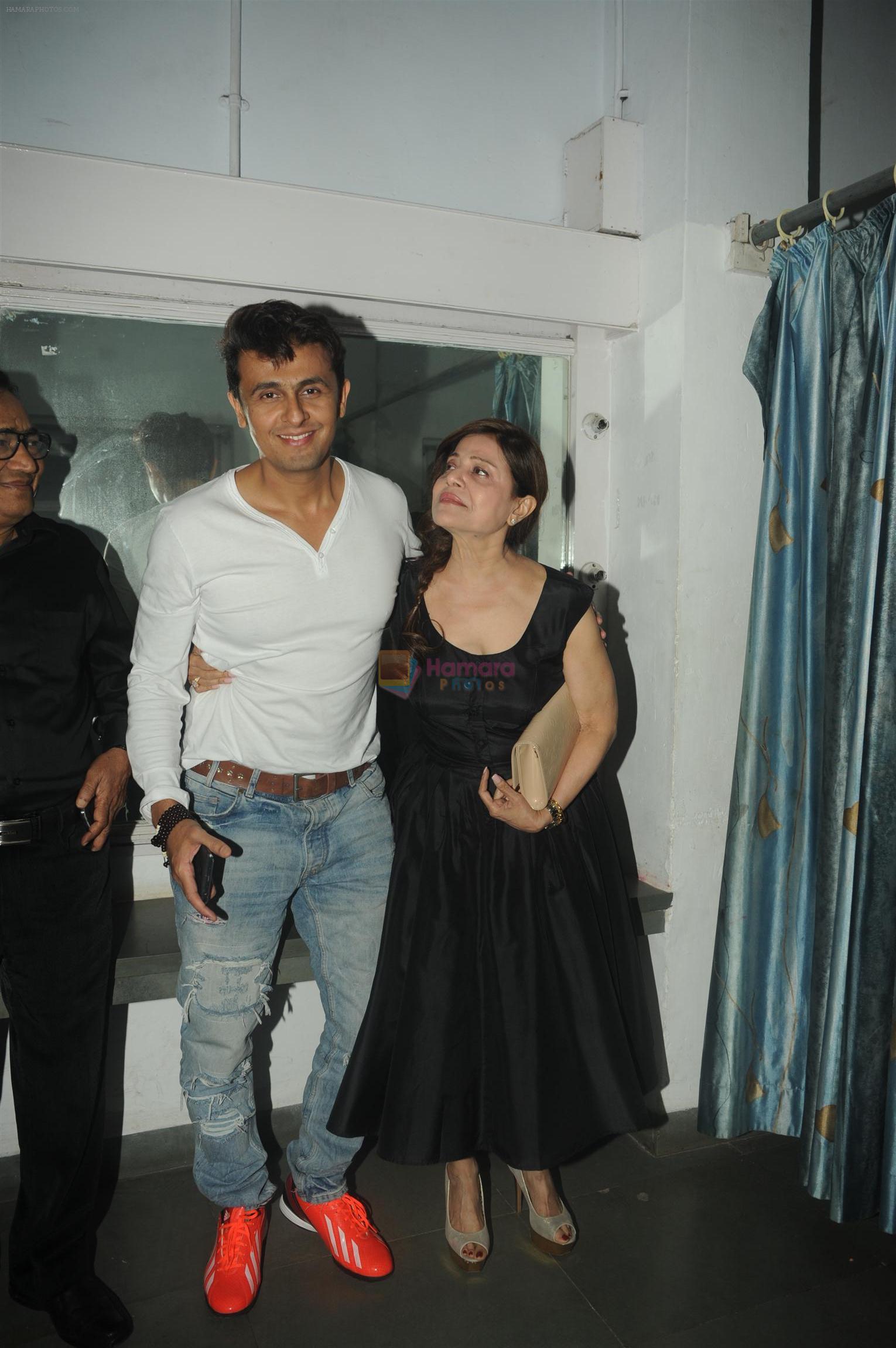 Sonu Nigam at Talat Aziz's musical show Yeh Shaam Mastani in Mumbai on 20th Aug 2015