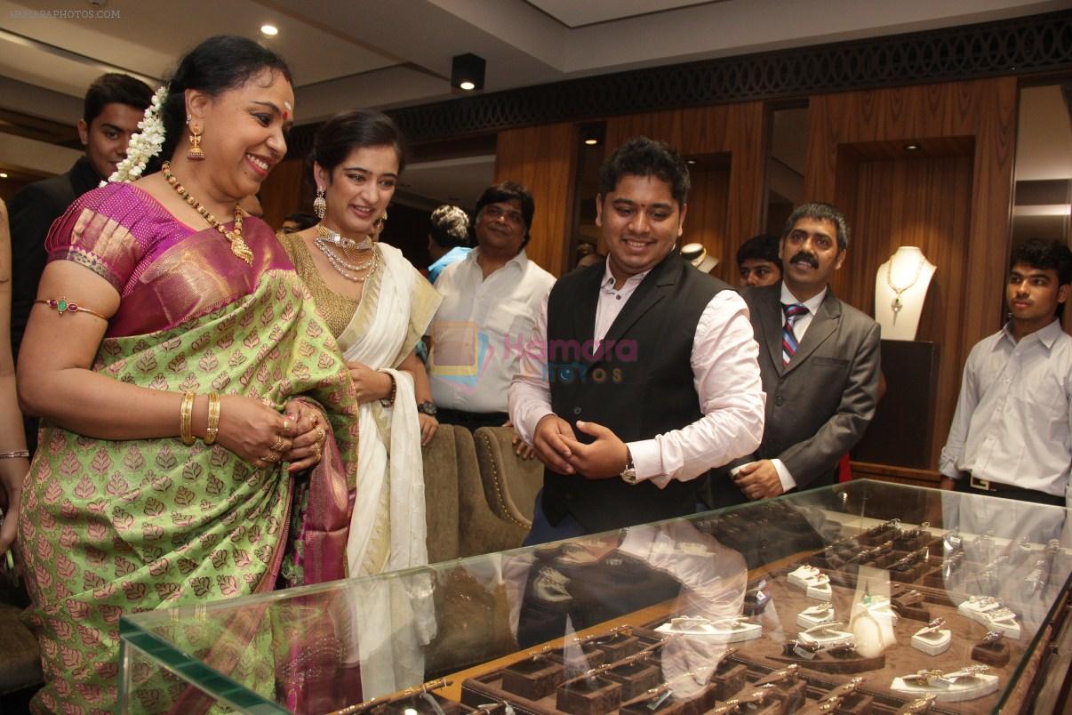 Akshara Haasan Launch Diamonds Showroom on 20th Aug 2015