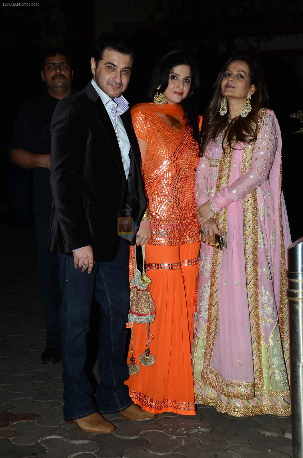 Sanjay Kapoor at Queenie Singh's wedding bash in Mumbai on 18th Aug 2015