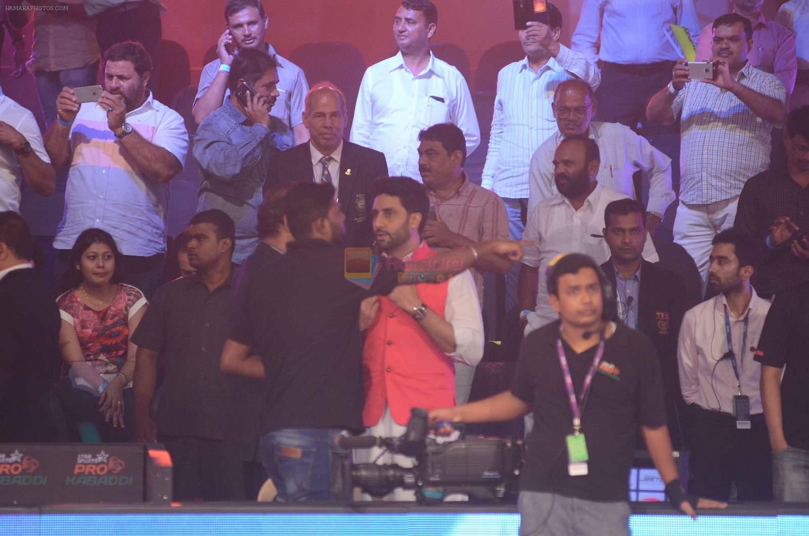 Abhishek Bachchan at Pro Kabaddi semifinals in Mumbai on 21st Aug 2015