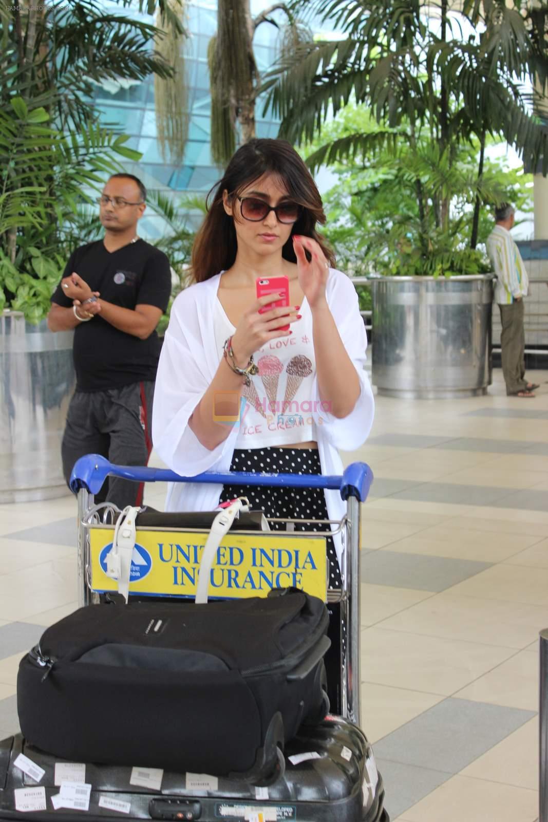 Ileana D'Cruz snapped at airport in Mumbai on 23rd Aug 2015