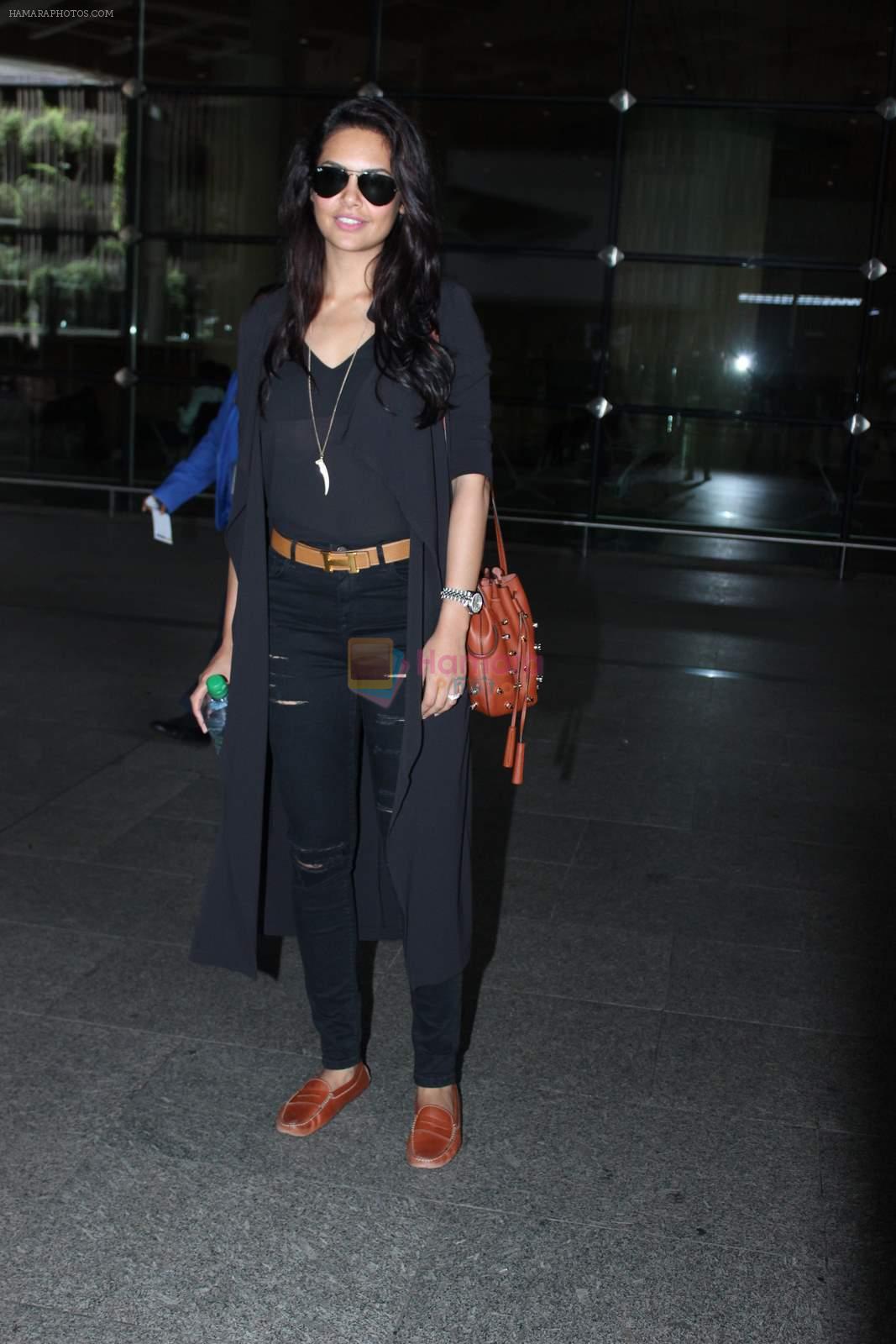 Esha Gupta snapped at airport  on 24th Aug 2015