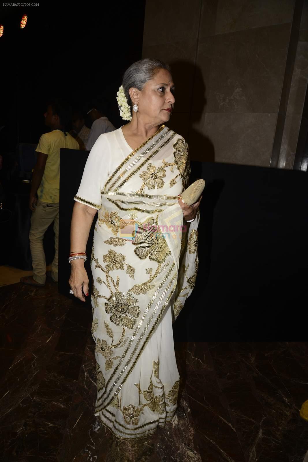 Jaya Bachchan at Abu Jani Red Carpet on 25th Aug 2015