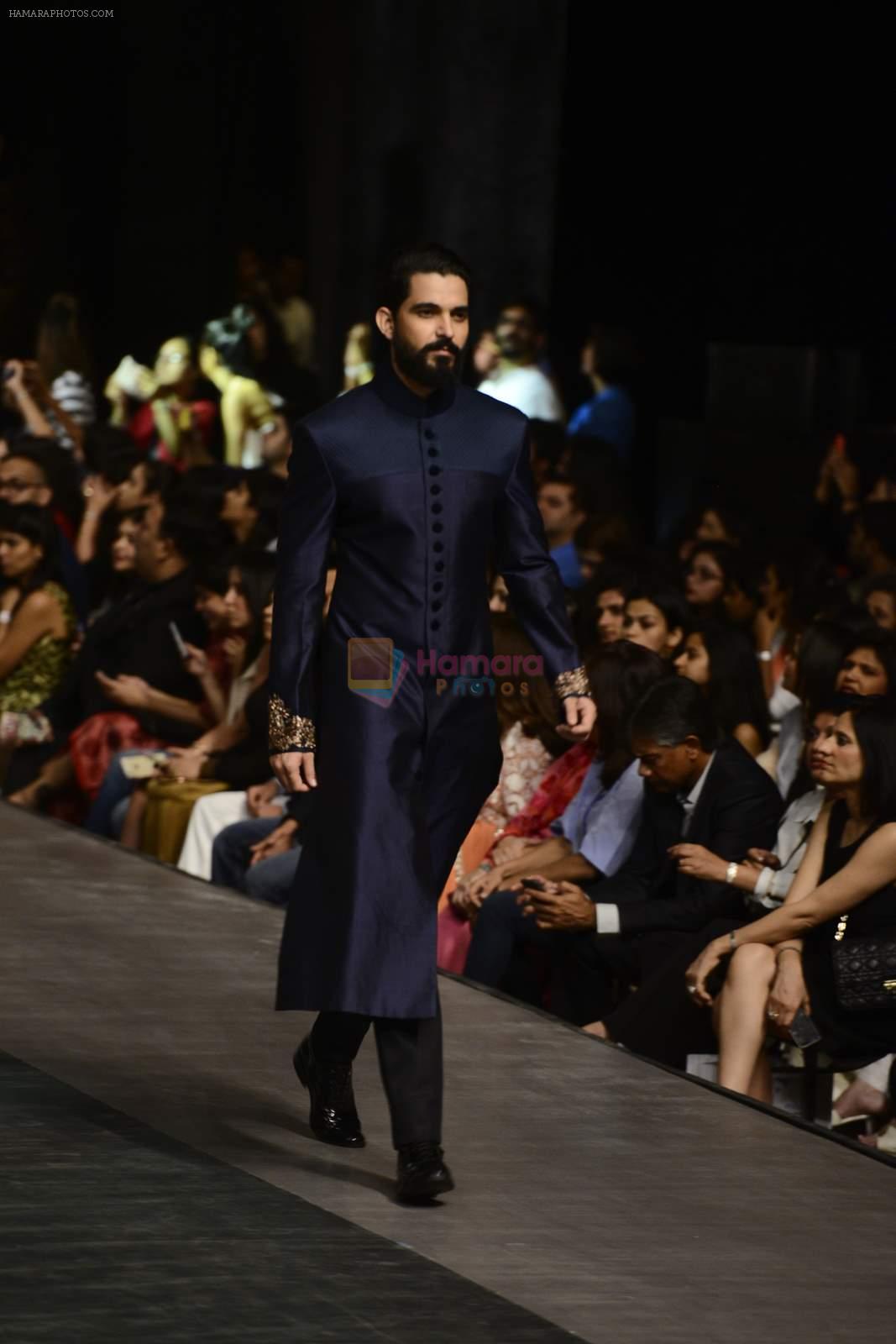 Model walk the ramp for Manish Malhotra Show on day 1 of LIFW on 26th Aug 2015