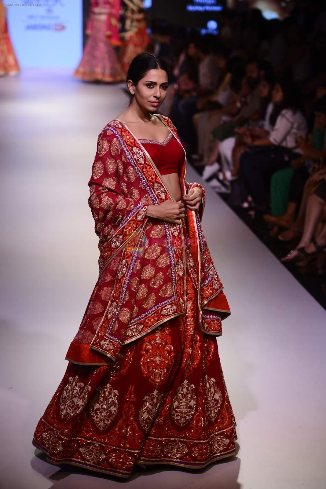 Model walk the ramp for Krishna Mehta Show on day 1 of LIFW on 26th Aug 2015