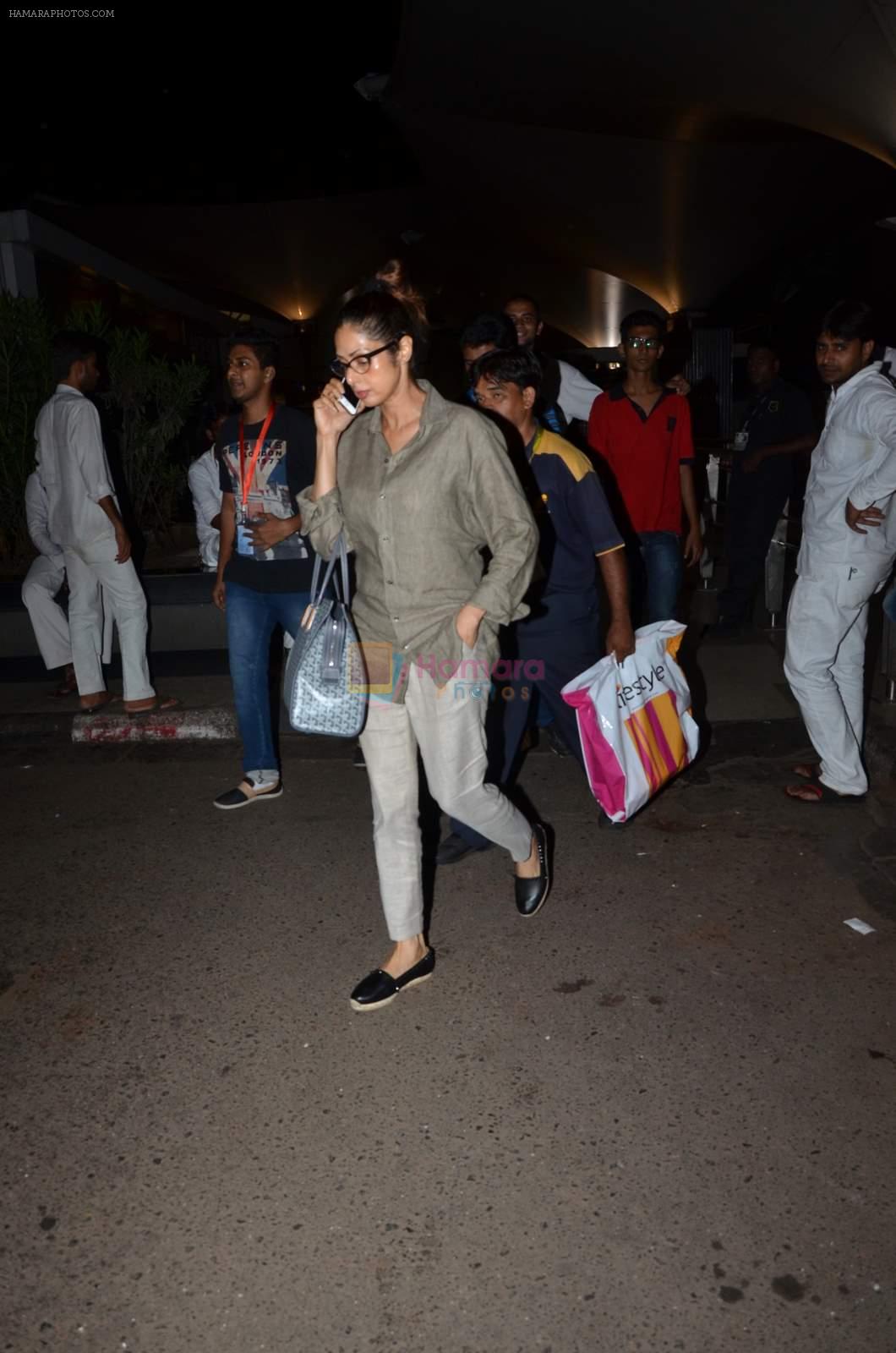 Sridevi snapped at airport on 27th Aug 2015